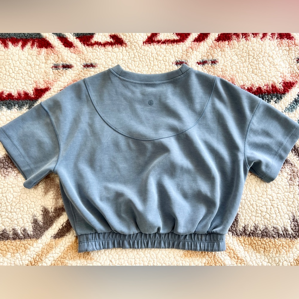 Lululemon cropped top, size 4